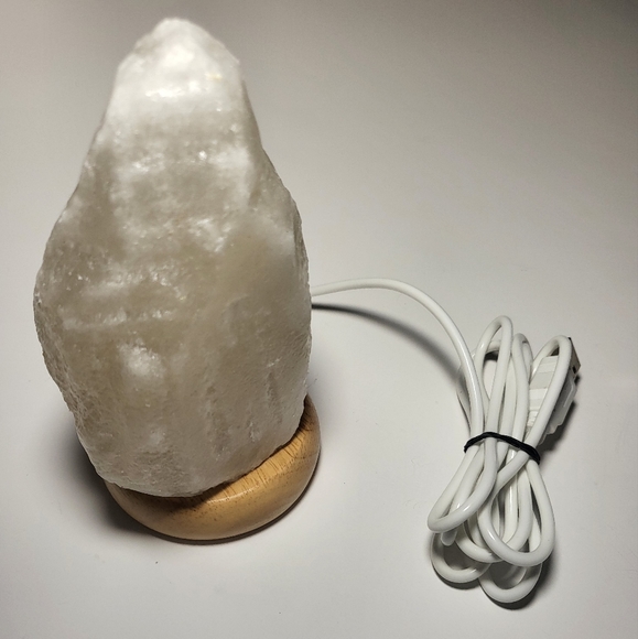 Variegated Color - Salt Lamp - Picture 15 of 16